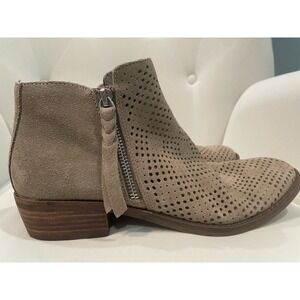 Dolce Vita Sofie Suede Perforated Ankle Boots Taupe Womens Size 7.5 Side Zip Up‎